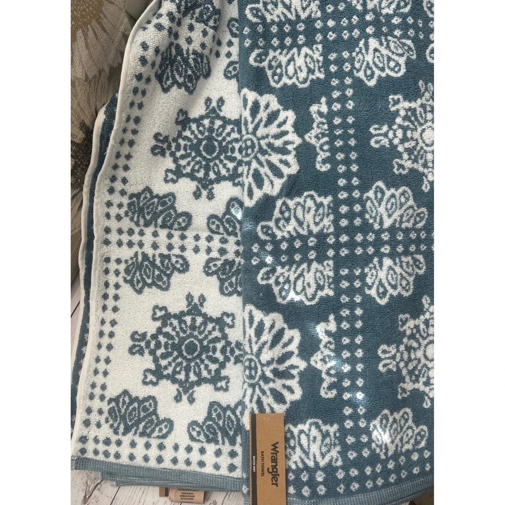 Wrangler 4 pc Blue White‎ Floral Bandana Quick Dry Bath Towel/Hand Towel Set